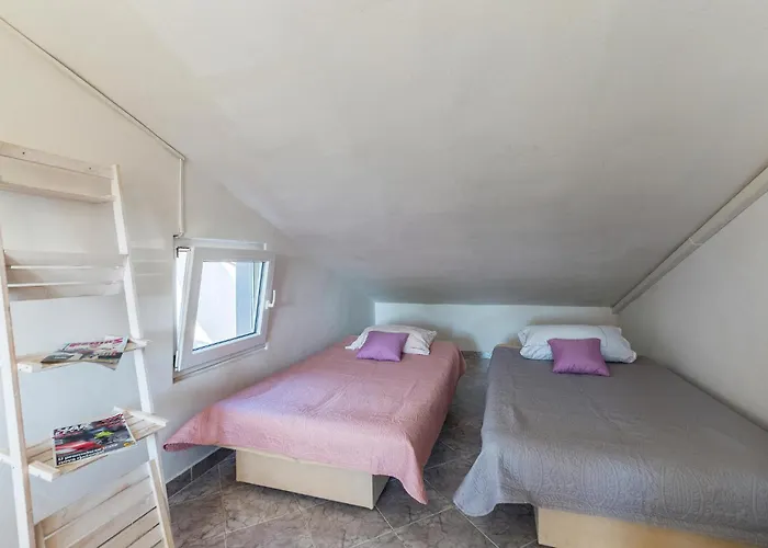 Amazing In With Kitchen Pula